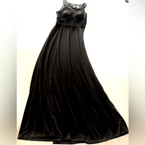 Signature by Sangria Black elegant evening gown